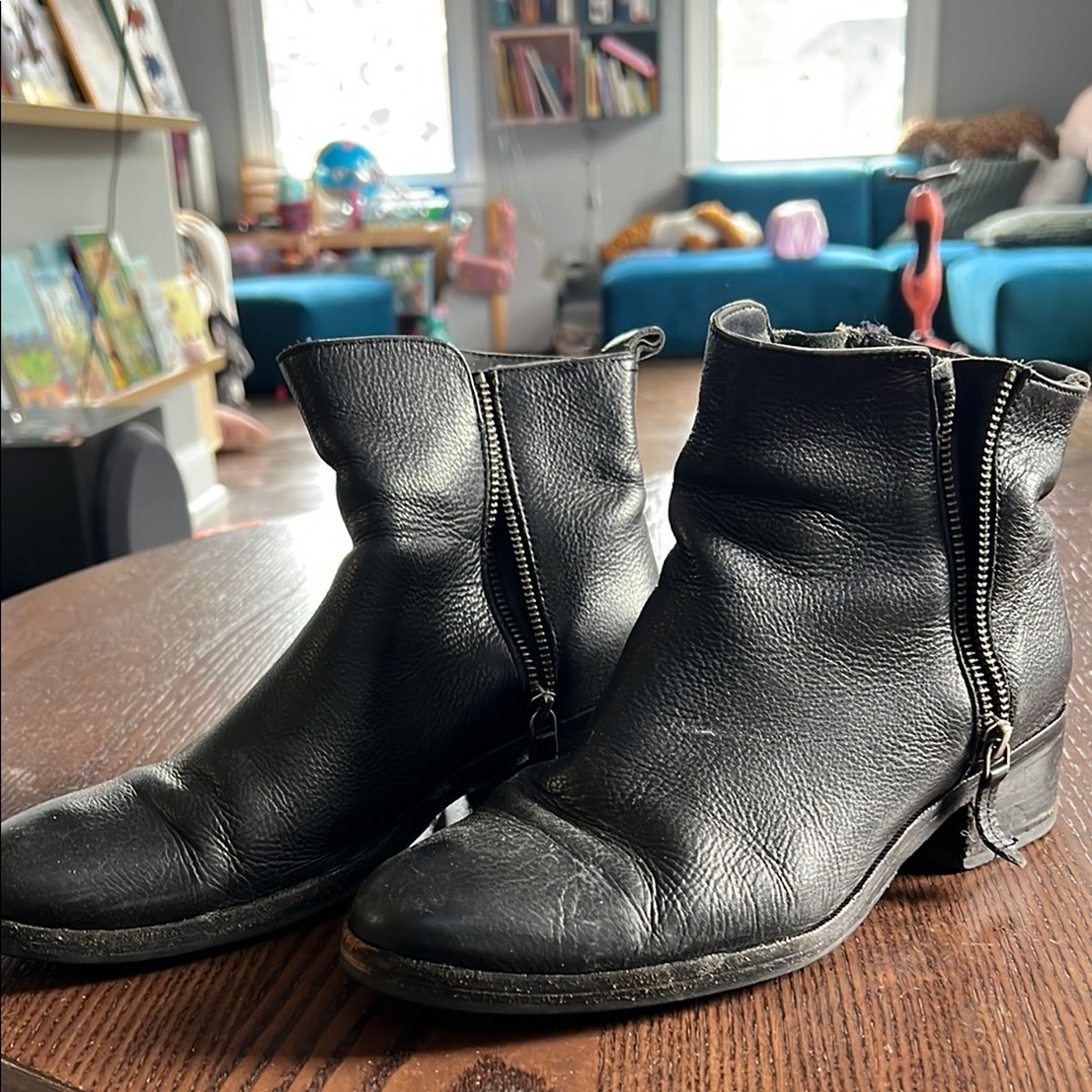 Classic Black Chelsea Ankle Boots with Elastic Panels